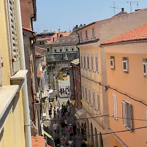 Dejan 2-top Centar-old Town Pula